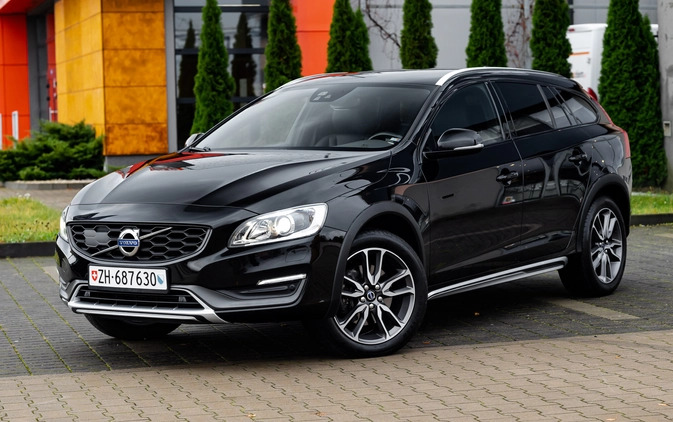 Volvo V60 Cross Country cena 87500 przebieg: 155000, rok produkcji 2015 z Suchedniów małe 781